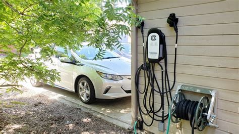 Study suggests EV drivers are more satisfied with wall chargers vs. mobile cords