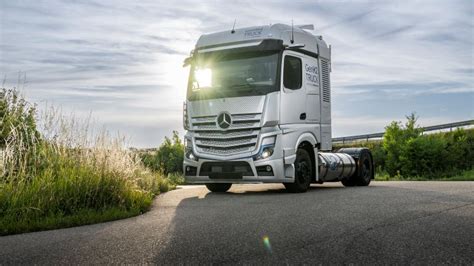 Daimler Truck Deploying Hydrogen Trucks With Customers | WardsAuto