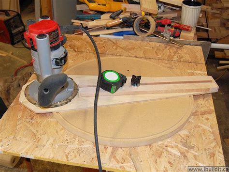 How To Make A Circle Cutting Jig For The Router - IBUILDIT.CA