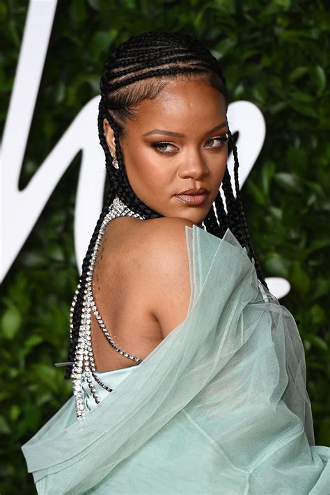 Rihanna 2019 Fashion Awards 1 - Satiny.org