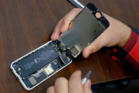 iPhone battery replacement cut to B1,000