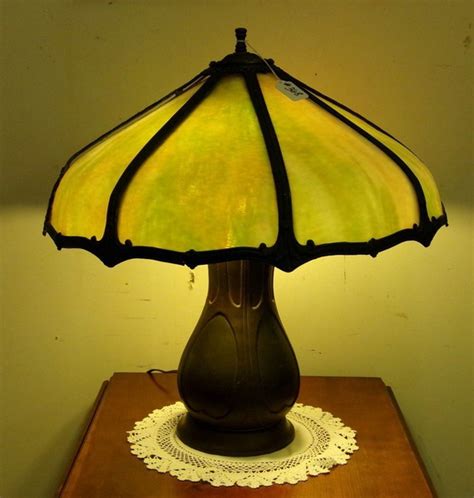 Antique Stained Glass Lamp With 8 Panels On Shade;