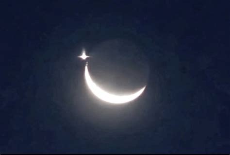 Masya Allah, Bulan dan Bintang di Langit Malam Kedua Ramadhan Seakan ...