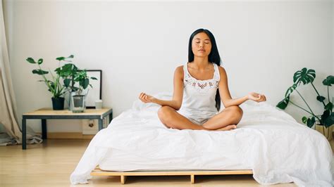 7 Meditation Techniques for Beginners | Allure