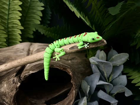 STL file Articulated Lizard - Print-In-Place Articulated Day Gecko 🦎・3D printable model to ...