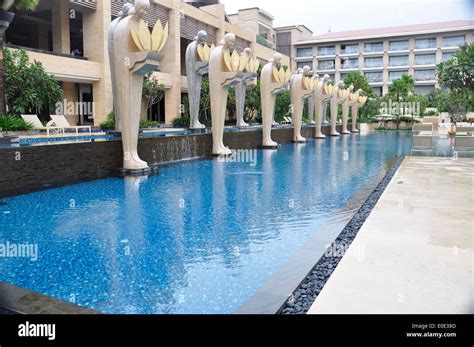 pool at mulia hotel bali Stock Photo - Alamy