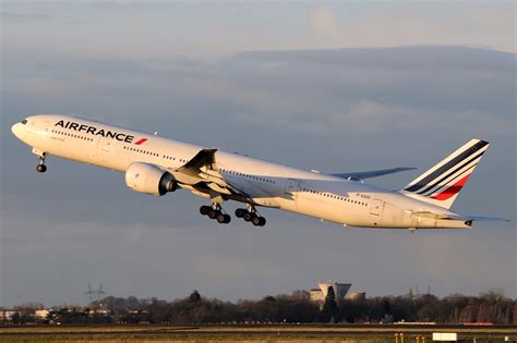 Air France Boeing 777-300ER Takeoff At Montreal-Trudeau | Aircraft ...