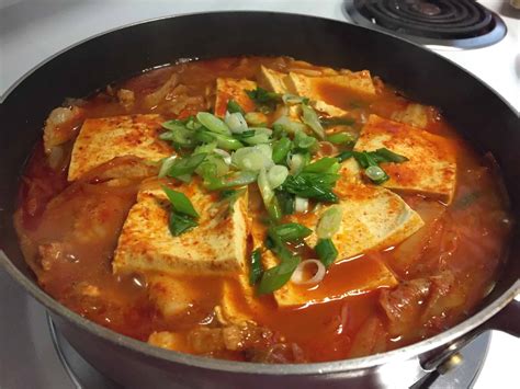 Kimchi stew (Kimchi-jjigae) recipe - Maangchi.com