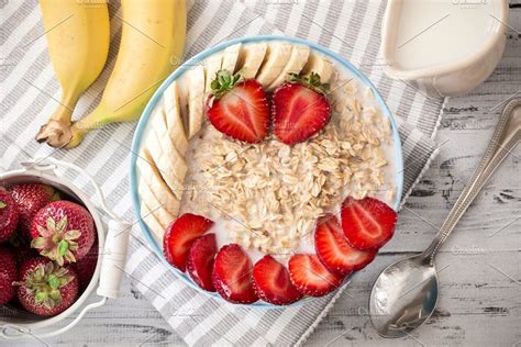 Oatmeal in bowl with fruits stock photo containing oatmeal and oat | Gutes frühstück, Leckere ...