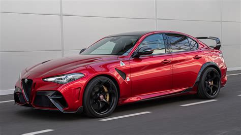 2021 Alfa Romeo Giulia GTA / GTAm: 540 HP, 220 LB Lighter, Totally Gorgeous