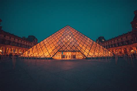 Pyramide du Louvre : En savoir plus sur la pyramide du Louvre