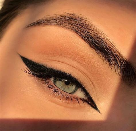 #aesthetic #eyes in 2020 | Makeup eyeliner, No eyeliner makeup, Clown ...