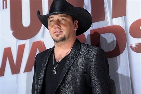 Jason Aldean Leaves ‘Tattoos on This Town’ at the 2011 CMA Awards