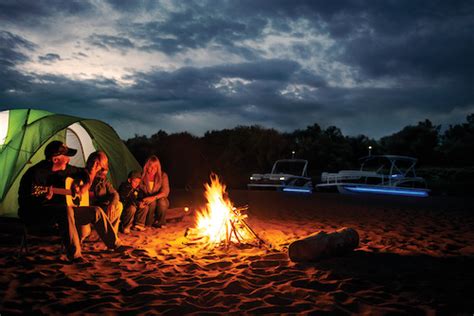 10 Tips for Overnight Boat Camping Trips | Discover Boating