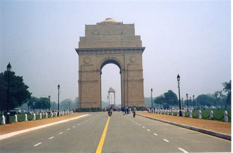 India Gate : Attractions in Delhi | Insight India : A Travel Guide to India