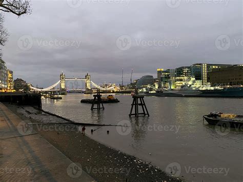 Tower Bridge in London at night 20878108 Stock Photo at Vecteezy