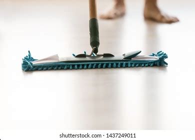 Swiffer Logo Vector (.SVG) Free Download