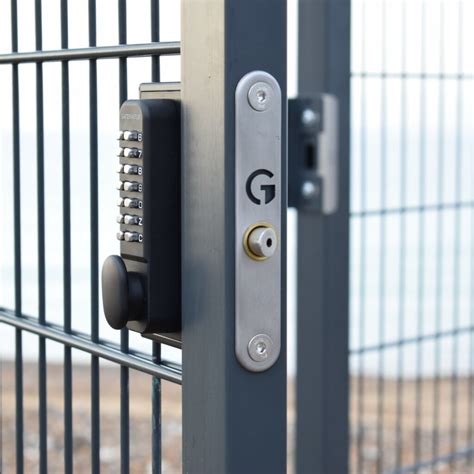 Gate locks with code or with key? Different lock types