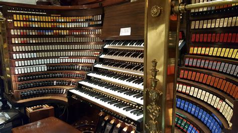 World's largest, fully functional pipe organ, The Wanamaker Organ in the Grand Court of Macy's ...