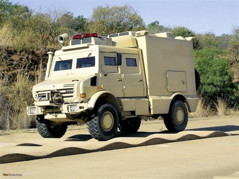 Pictures of Mercedes-Benz Armored Unimog U5000 Double Cab 2000–13 ...