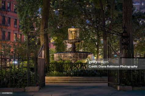 Fountain In Jackson Square Park At Night High-Res Stock Photo - Getty ...