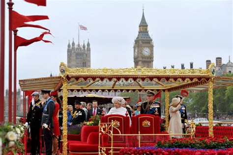 Diamond Jubilee of Queen Elizabeth II : London Remembers, Aiming to ...