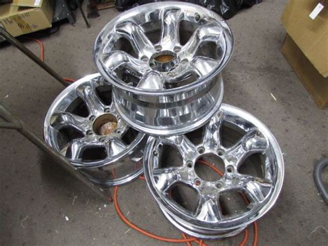 Lot Detail - SET OF FOUR - SIX LUG EAGLE ALLOY 16" RIMS