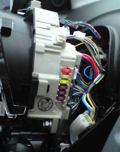 Fuse box diagram Peugeot 107 and relay with assignment and location