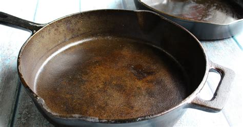 How to Perfectly Season a Cast Iron Skillet - Mama Likes To Cook