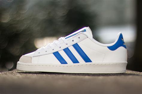 adidas Originals Jabbar Low: White/Blue | Snicker shoes, Sneakers, Sneaker boutique