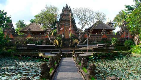 Ubud Royal Palace (Puri Ubud) - Bali Tour Voyage