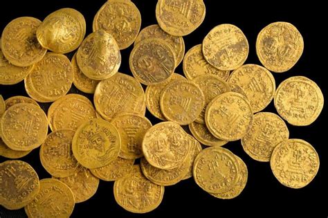 A Hoard of Gold Coins Found Hidden in a Wall in the Golan Heights Sheds ...