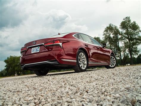 2019 Lexus LS 500h: A hybrid heart yields a more efficient luxury sedan - CNET