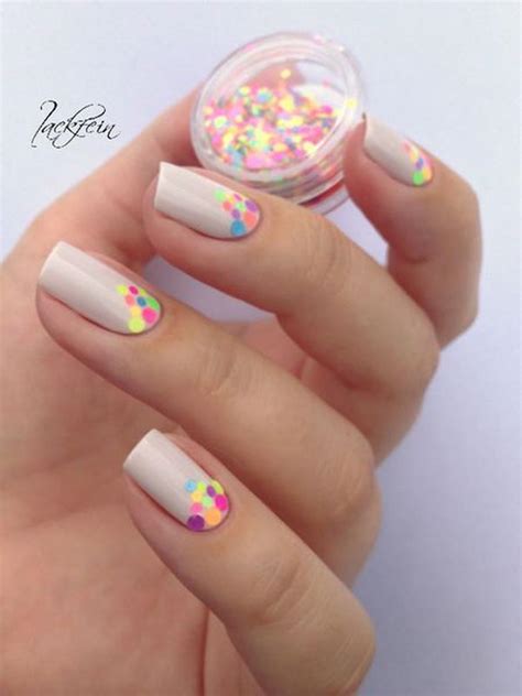 25 Cute Polka Dot Nail Designs - Hative