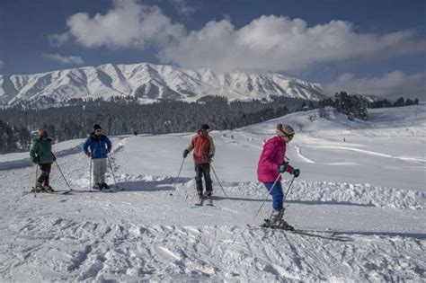 Kashmir snowfall pictures Kashmir snowfall photos Kashmir temperature ...