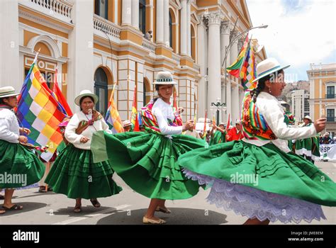 Bolivian people in colorful traditional costumes celebrating the Stock ...