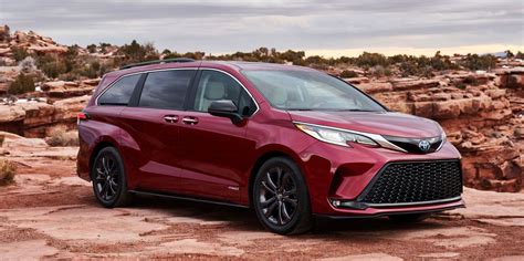 2021 Toyota Sienna Looks Wild and Comes Only as a Hybrid