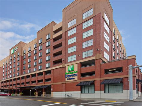 Tacoma Hotel Near Tacoma Dome | Holiday Inn Express & Suites Tacoma ...