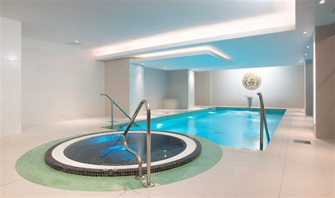 13 family friendly hotels in London with a swimming pool - Globetotting