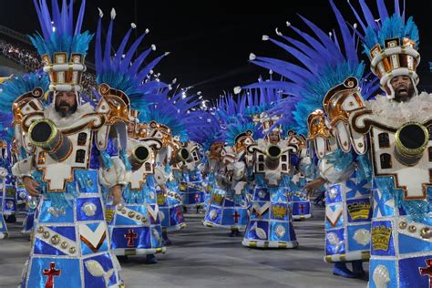 Buy your Costumes for the Brazilian Costume Parade in Rio