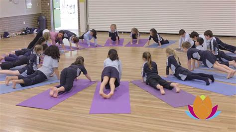 Australia schools teach yoga to kids