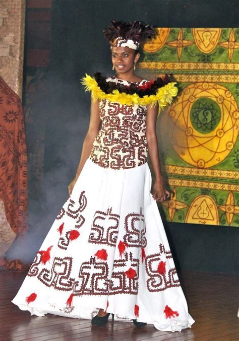 A stunning Papua New Guinea dress with traditional designs. #PapuaNewGuinea | Guinea clothing ...