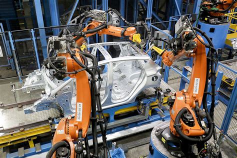 Ford's Ever-Smarter Robots Are Speeding Up the Assembly Line | WIRED