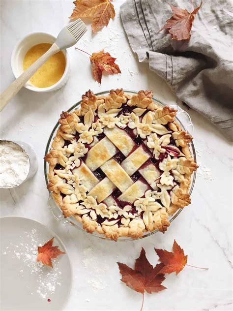 How to Make a Lattice Pie Crust Video + Decorative Leaf Pie Crust | The ...