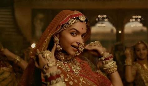 Padmaavat: US families book entire theatre, dance to Ghoomar dressed as Padmavati. Watch video ...