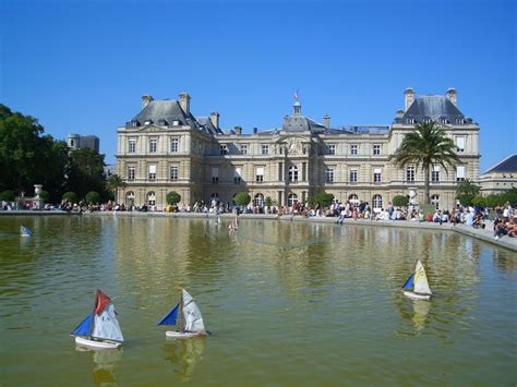 Jardin du Luxembourg Pool in Front of the Palace | The History Hub