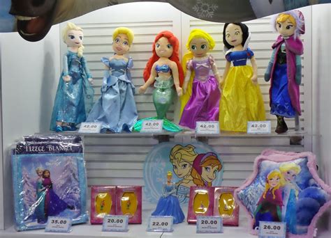 Disney On Ice 2017 Frozen | Merchandise Dolls | hytam2 | Flickr