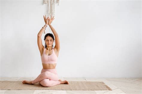 Yoga For Scoliosis: 10 Ways to Use Yoga for Scoliosis - YOGA PRACTICE