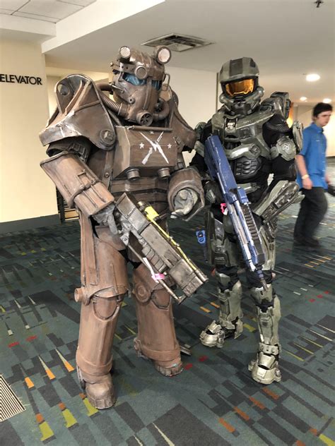 My T-45 power armor I wore to HeroesCon. : r/falloutcosplayers