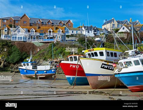 Boats In Newquay Harbour High Resolution Stock Photography and Images - Alamy